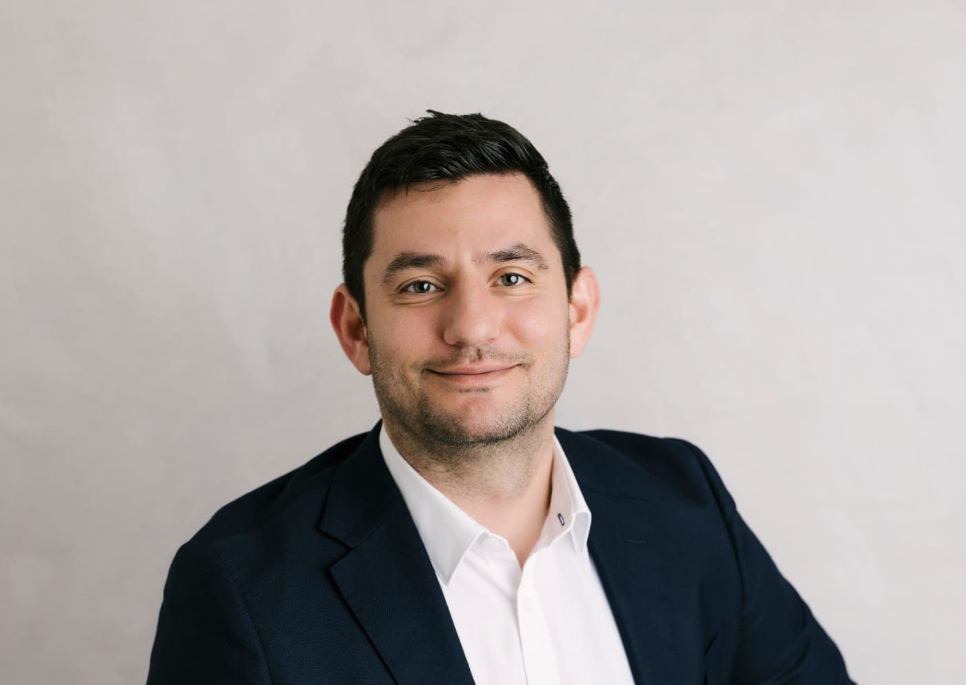 Portrait of Feliks Eidelman, National Sales and Distribution Manager, Motor Fleet at Recoversure